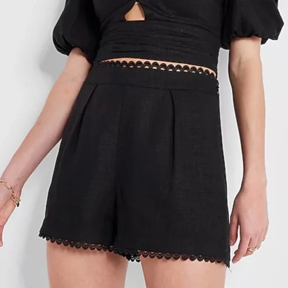 Express‎ Pleated Scallop Trim Shorts